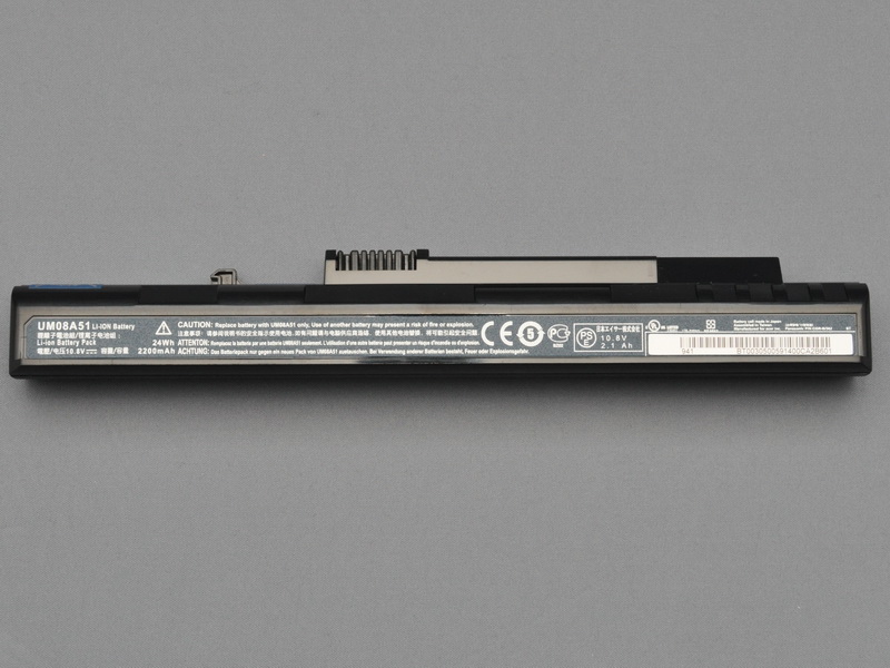 �W���t����3�Z���o�b�e���B�e�ʂ�2,200mAh�B�d�l�͏]�����f���̂��̂ƑS��������