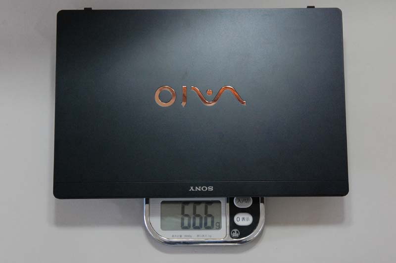 S�o�b�e���������̏d�ʂ͍ŏ��\���Ō��̂Ŗ�655g�A���p�@�\���ł͖�675g�����A���p�@�����������666g�ł�����