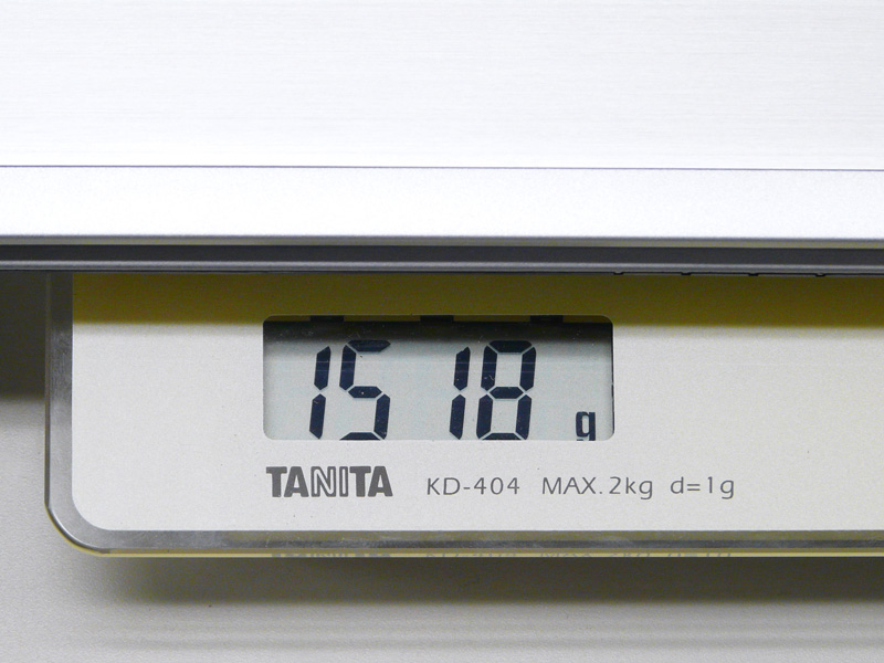 �d�ʂ͎���1,518g�B�X�y�b�N���኱�y��