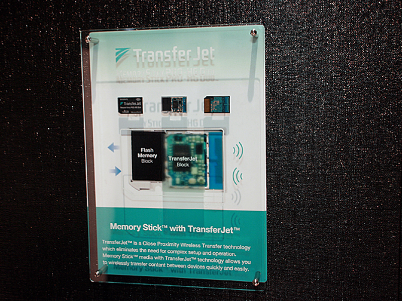 TransferJet����������������X�e�B�b�N