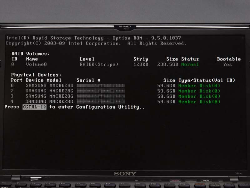 ���p�@�ł́ASamsung���̗e��64GB��SSD��4�䓋�ڂ��ARAID 0�A���C���\�z����Ă���
