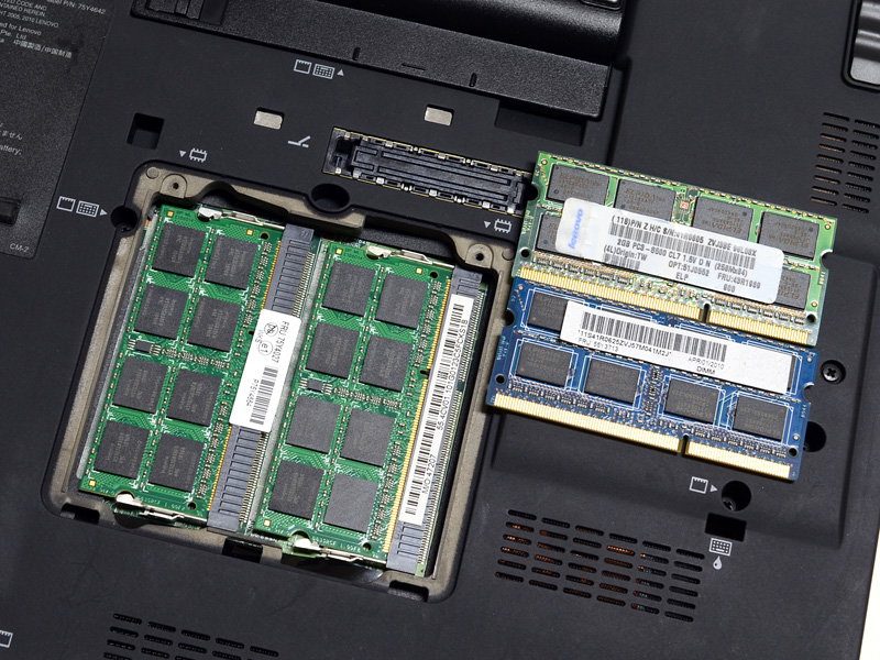�]����4GB�~2��ThinkPad X201i�ցB���Ƃ���2GB�~1��+2GB�������߁A���������W���[���̐F������Ă���