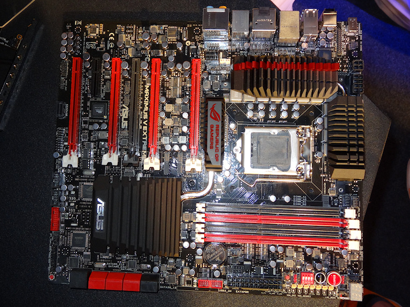 Maximus V Extreme�BIntel Z77 Express�`�b�v�Z�b�g���ڂ�OC�������i�B���A���^�C���ŒN���ƃI�[�o�[�N���b�N�����������\�t�g�����������