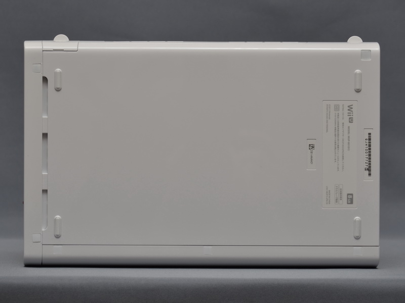 밑면.  고무 다리가 보이는 이외는 특​​히 아무것도