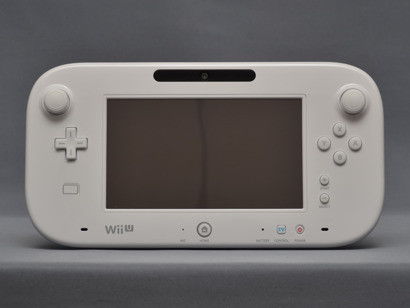Wii U GamePad.  중앙부에 6.2 형 터치 패널 액정을 탑재
