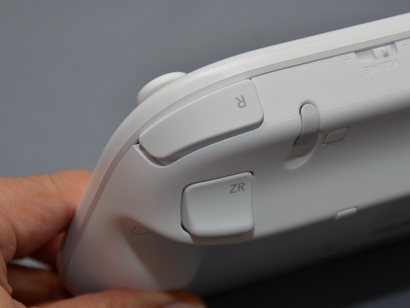 오른쪽 트리거 버튼은 R과 RZ 두