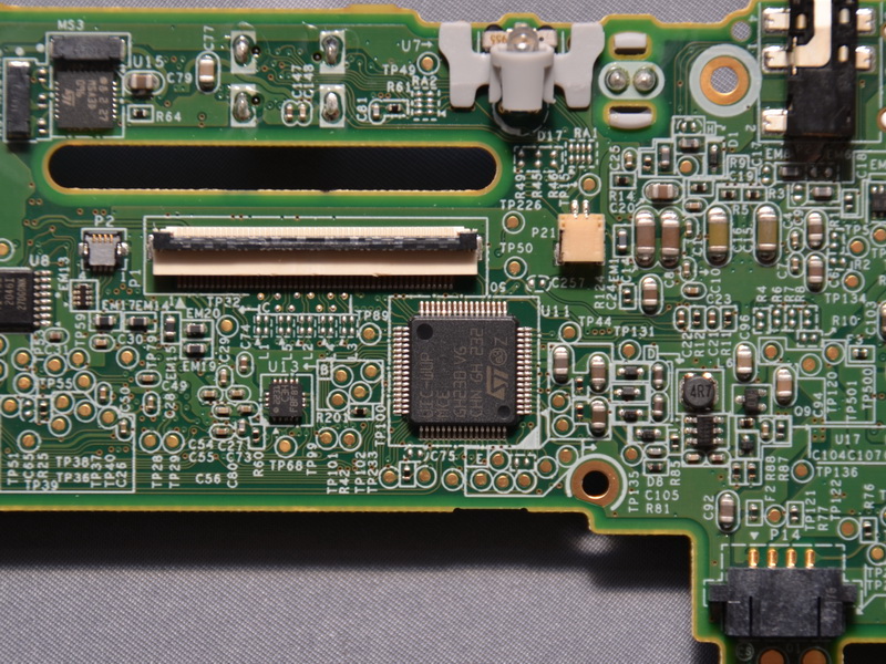 보드는 STMicroelectronics 제나 Texas Instruments 제 등의 칩이 탑재되어있다.  상세 불명의 칩이 많다