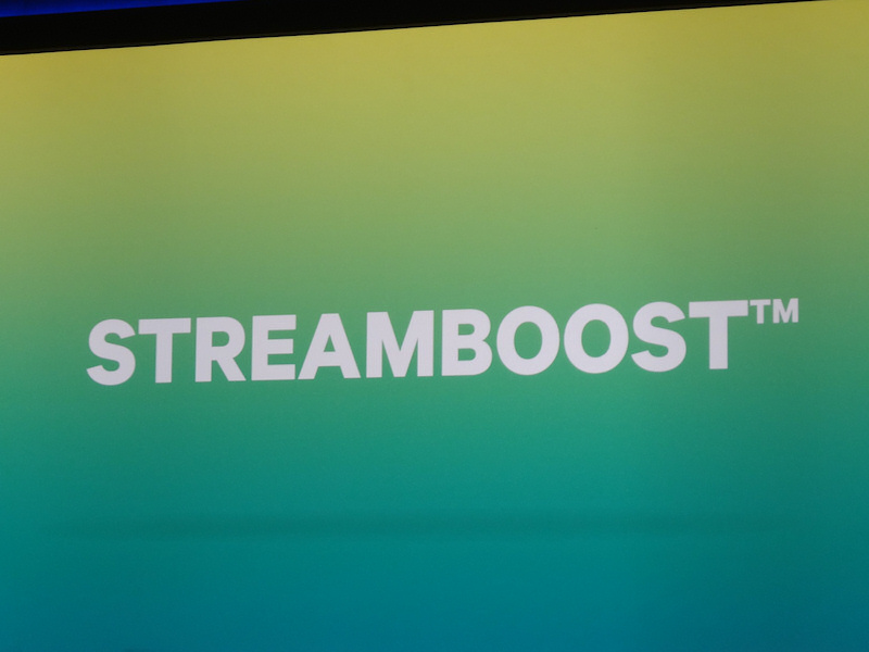 장치, 인프라 등 다양한 관점에서 여러가지 방법이 필요하지만, Qualcomm에서는 스몰 셀과 StreamBoost 기술에 의해 해결을 도모하고있다