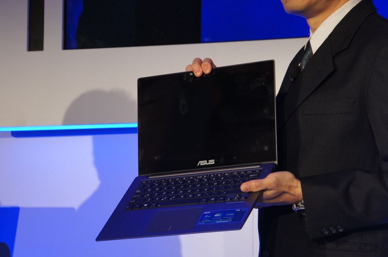 ASUS의 U38은 17W의 Trinity를 채용 한 초박형 노트 PC.