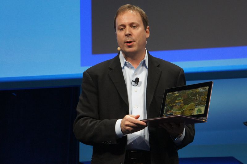 IdeaPad Yoga 11s, Y 프로세서를 채용하고있다.  일본에서는 NEC가 "LaVie Y"로 판매하고있다 IdeaPad Yoga 11 Tegra 3 기반이므로 11s는 Intel 버전 11 형 Yoga 셈