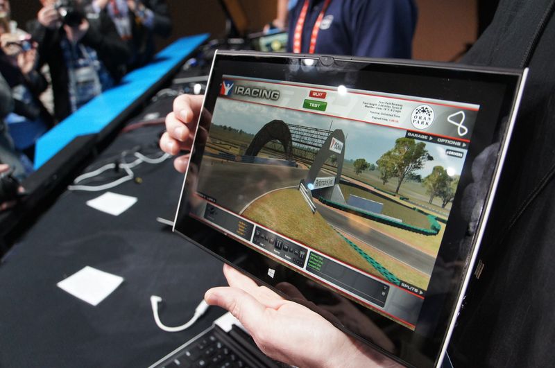 액정 디스플레이는 13 형이지만, 디스플레이 드라이버의 기능을 이용하여 11.6 인치로 줄어 조금 사용할 수 있습니다.  인연이 빠듯한 때문에 있고 쉽게하고 싶을 때 사용하는