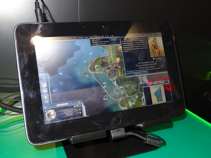 Edge.  컴팩트하면서 PC 게임을 플레이 할 수있는 충분한 스펙을 갖춘