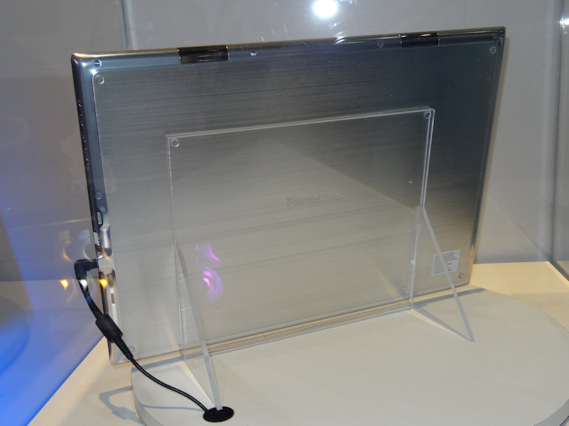 뒷면은 금속 넘치는 실버