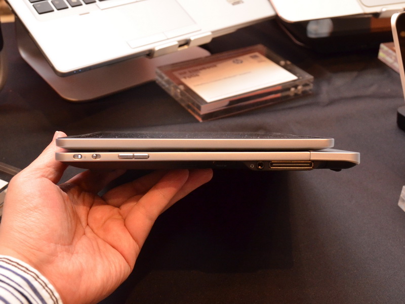 우측면.  전원 버튼 및 볼륨 버튼이 보인다