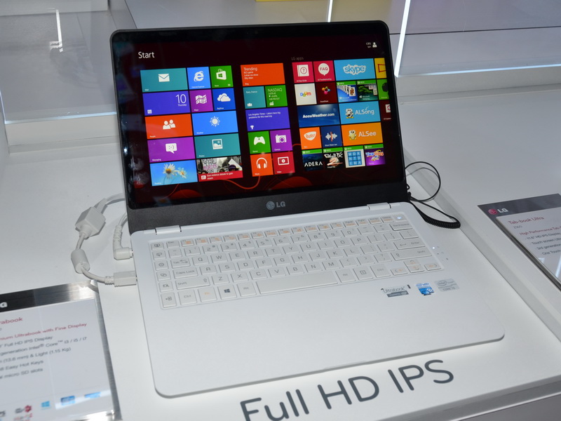 풀 HD 표시 대응의 13.3 형 액정 탑재의 