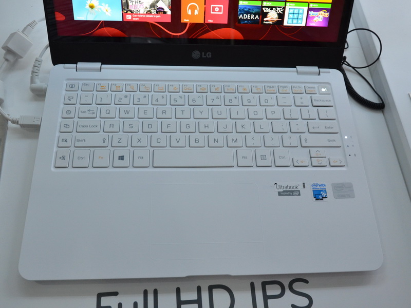 키보드는 키보드 절연 타입으로 쓰기는 그런대로 왼쪽에 특별한 단축키를 갖춘다