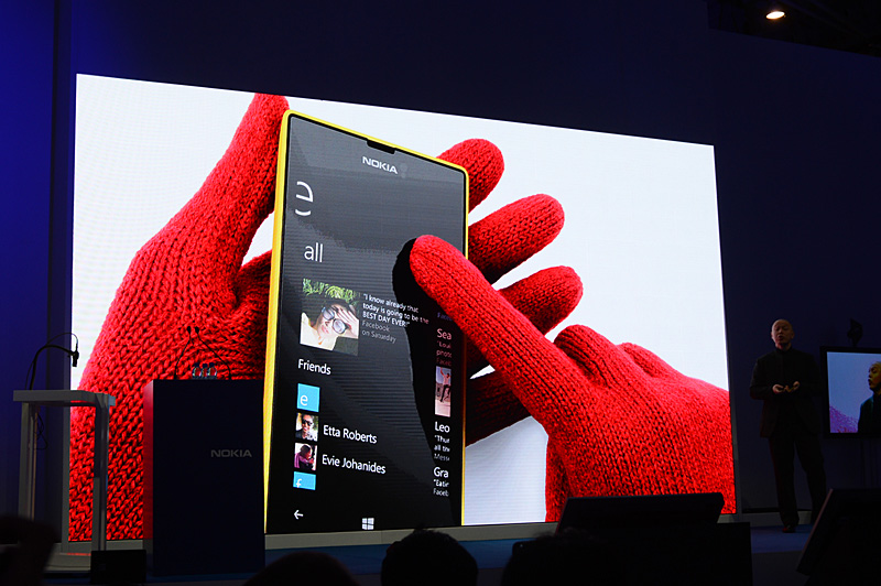 스마트 폰 전용 장갑이 아니더라도 화면의 조작을 할 수 Super Sencituve Touch를 채용