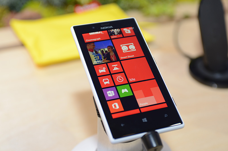 "Here"용 애플리케이션 스위트 "Here Maps", "Here Drive", "Here Transport"  일부는 β 서비스 중