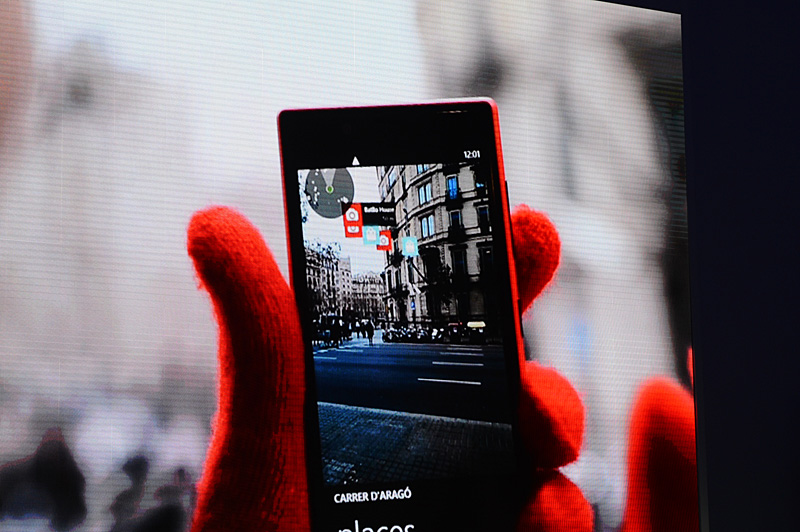 Lumia 720에서는 위치 정보를 사용한 탐색에 AR 기능 추가