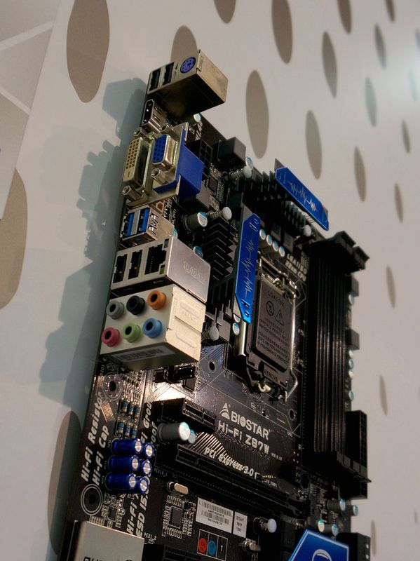 BIOSTAR가 전시 한 Intel Z87 탑재 ATX 메인 보드 