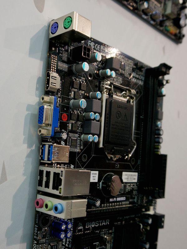 BIOSTAR가 전시 한 Intel B85 탑재 microATX 메인 보드 