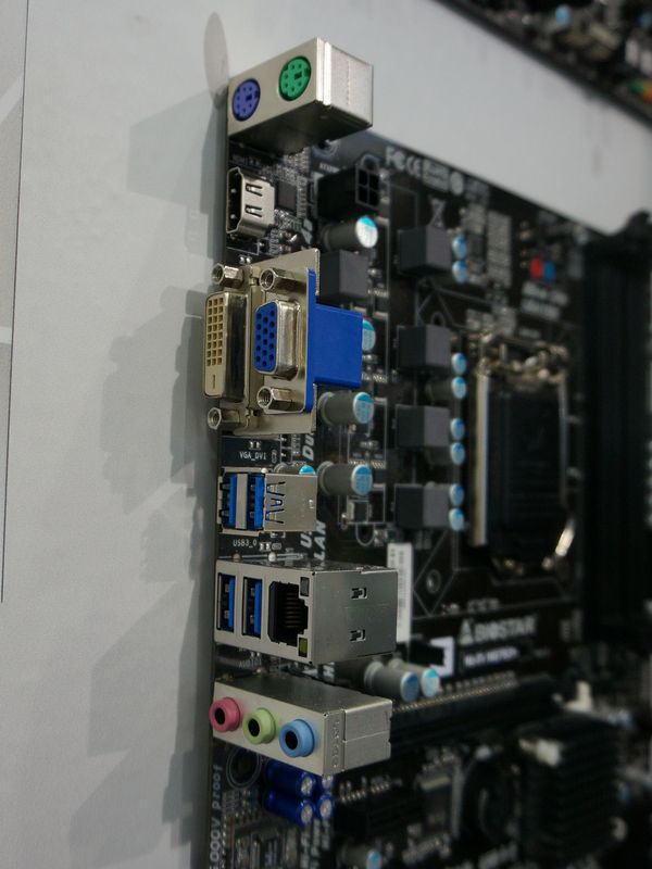 BIOSTAR가 전시 한 Intel H87 탑재 microATX 메인 보드 