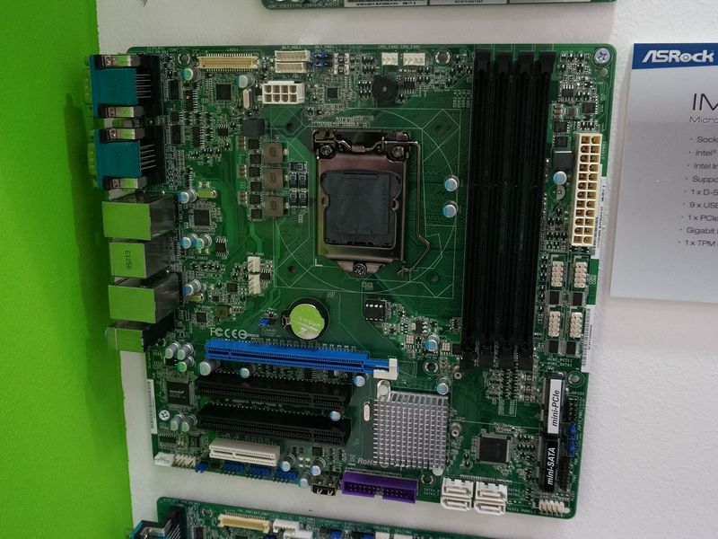 ASRock이 전시 한 Intel Q87 탑재 microATX 메인 보드 