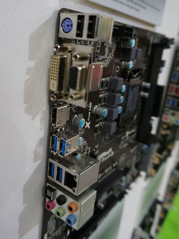 ASRock의 Intel Z87 탑재 microATX 메인 보드 