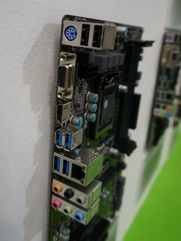 ASRock의 Intel H87 탑재 ATX 메인 보드 