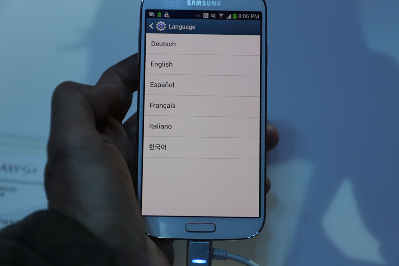 불행히도 언어 일본어는 눈에 띄지 않는다