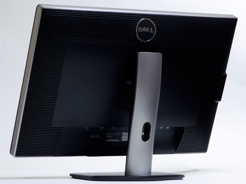 대각선 뒤에.  후면에서 본 느낌도 심플.  어디에 두어도 어울리는