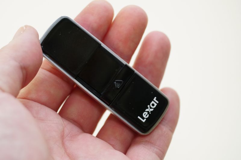 やじうまミニレビュー】もはやSSDとしても使える高速USBメモリ「Lexar Jump Drive P20」  ～128GBモデルは26%オフで本日よりセール - PC Watch