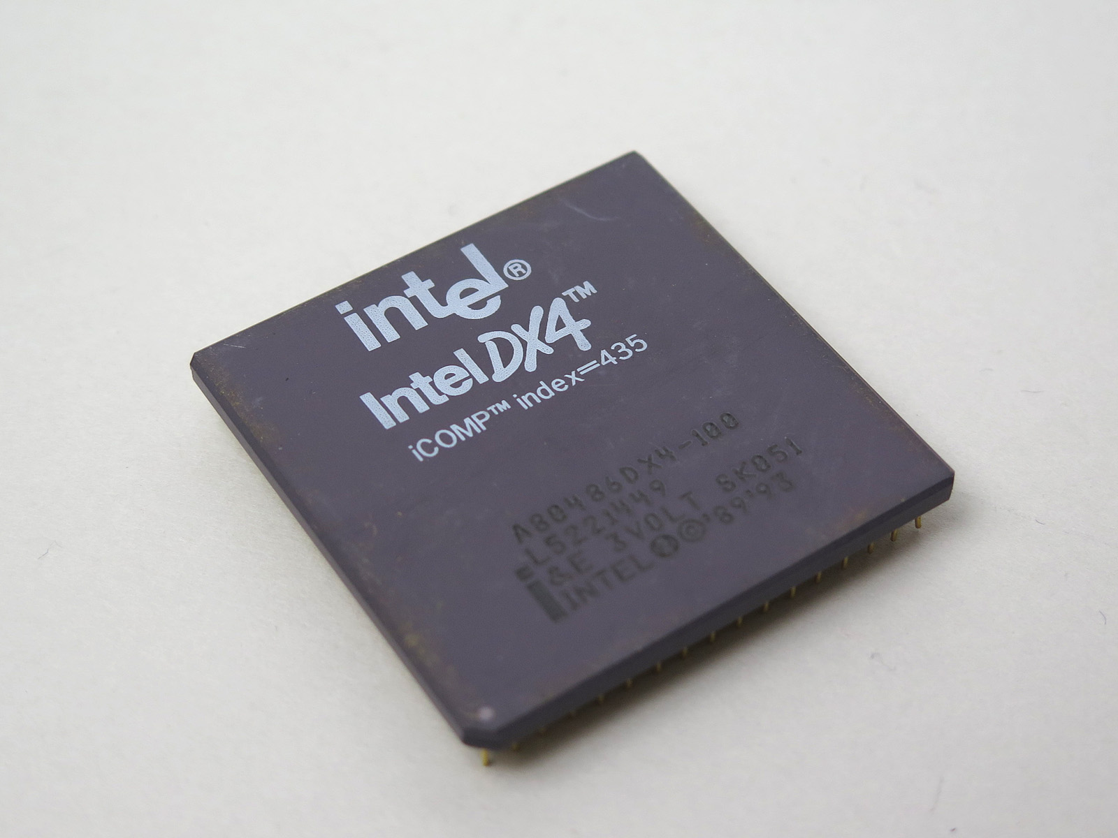 やじうまPC Watch】【懐パーツ】純正ではi486最速、「IntelDX4」 - PC Watch