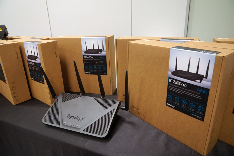 NASのSynologyが無線LANルーターのハイエンド市場を狙う ～国内初投入