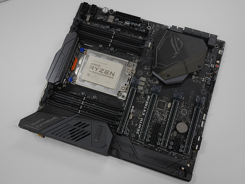 AMD、Ryzen Threadripperプラットフォームを無償でNVMe RAID対応に ～6倍の性能スケーリングで21.2GB/sを実現