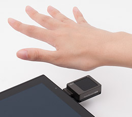biz】富士通、USB直挿しの小型手の平静脈認証センサー - PC Watch