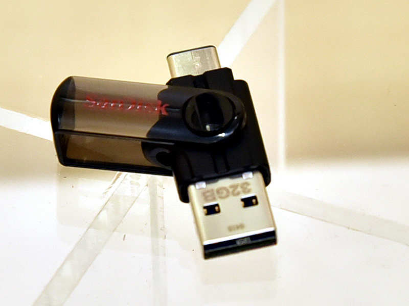 サンディスク、USB Type-A/C両対応のUSB 3.0メモリ ～Type-C対応デバイス本格普及の見通し - PC Watch