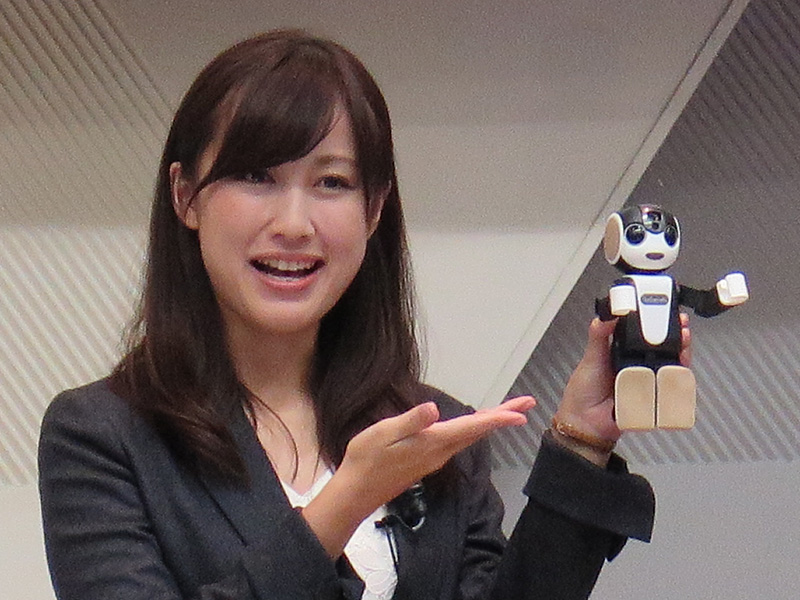 シャープ、持ち運び可能なロボット型電話「RoBoHoN」 - PC Watch