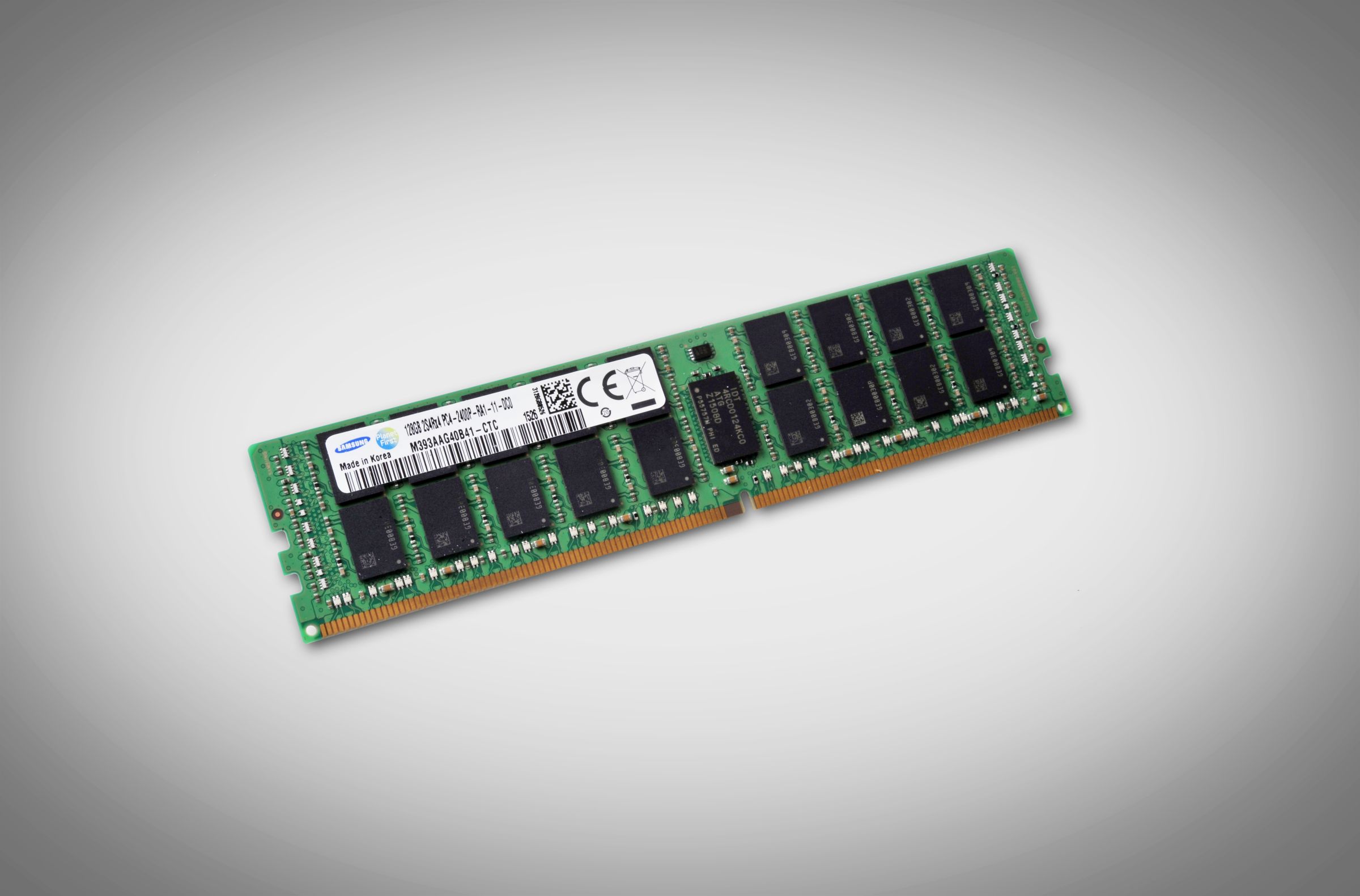 Samsung、業界初128GBの2,400Mbps DDR4 ～TSV技術採用。今後は3,200