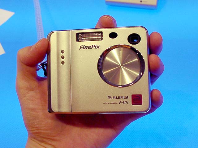 富士フイルム、光学3倍200万画素「FinePix F401」