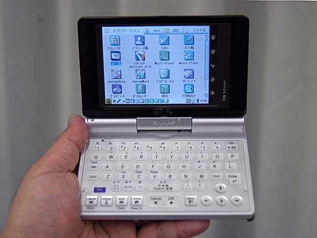 シャープ、大容量バッテリに対応したキーボード付ザウルス「SL-C760/750」