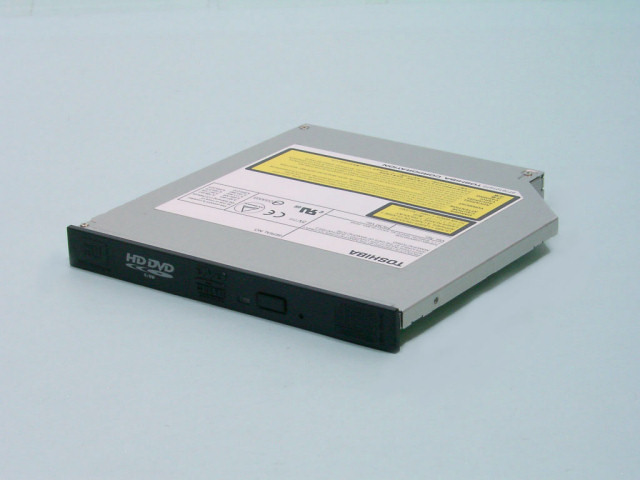 東芝、世界初のノートPC用HD DVD-RWドライブ