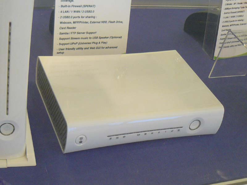 Xbox 360そっくりな無線LANルーター兼USBサーバー