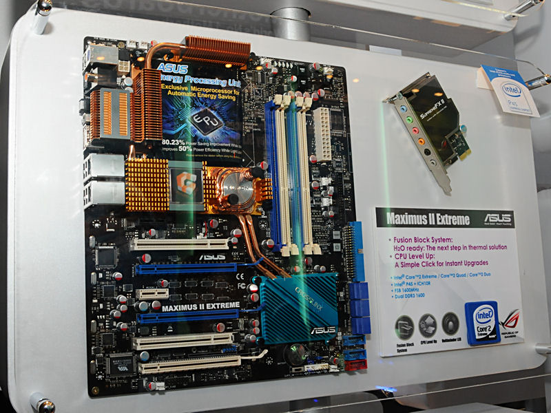 未発表チップセット「Intel 4シリーズ」が多数展示