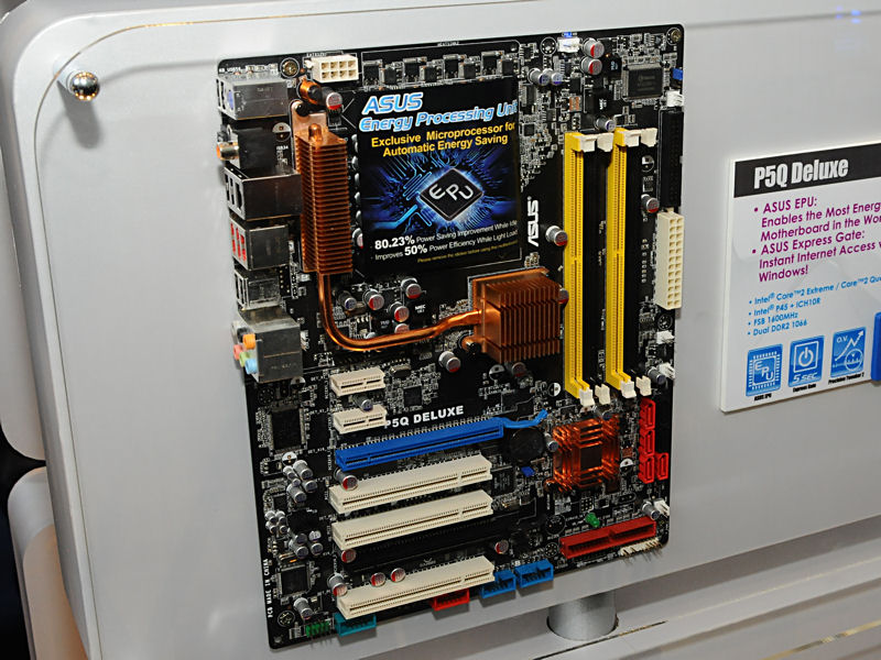 未発表チップセット「Intel 4シリーズ」が多数展示