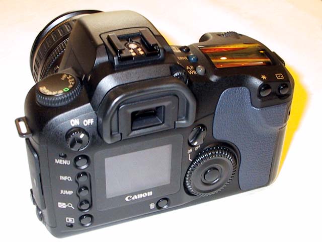 キヤノン、EFレンズが使用できる本格一眼レフデジタルカメラ「EOS D30」