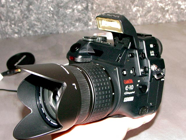 オリンパス、400万画素デジタル一眼レフカメラ「CAMEDIA E-10」