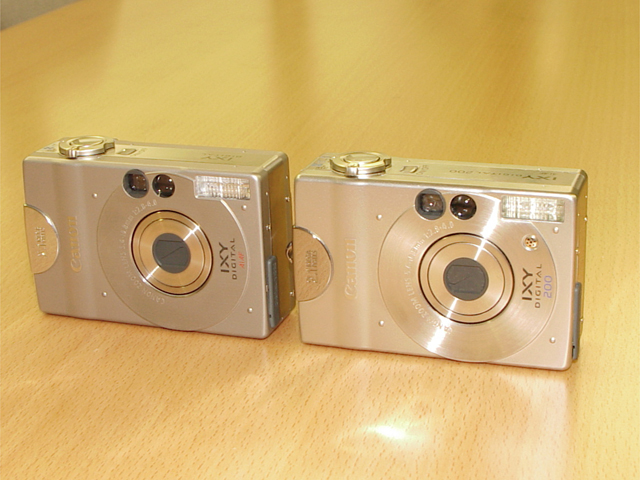 キヤノン、カードサイズデジタルカメラ「IXY DIGITAL 200」