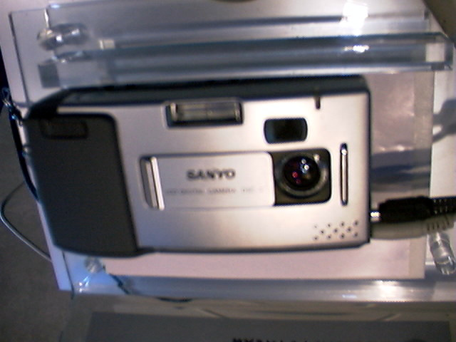 サンヨーの普及型デジタルカメラ「DSC-1」