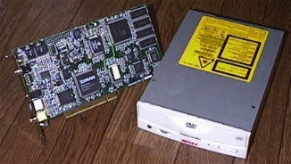 DVD-ROMドライブとカード
